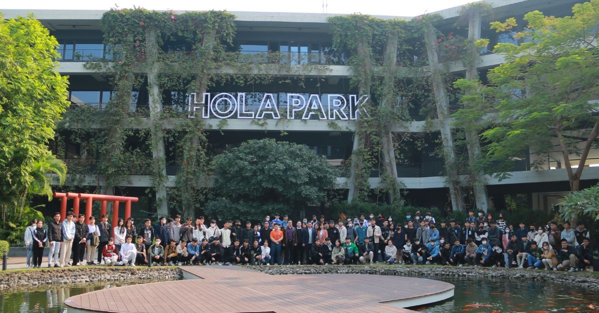Sinh viên Khóa 74 khoa Công nghệ thông tin tham quan thực tế tại FPT Software Hola Park